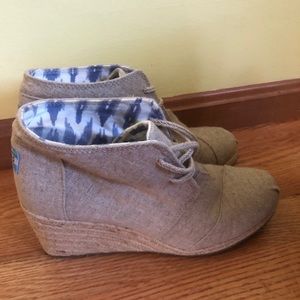 Toms Wedge Heel Shoes size 9
